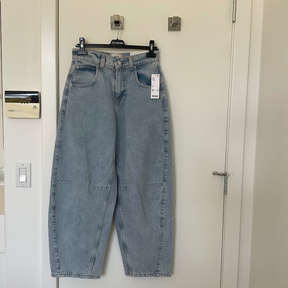 BDG Rih Barrel Mid-Rise Jean - Picture 4 of 7